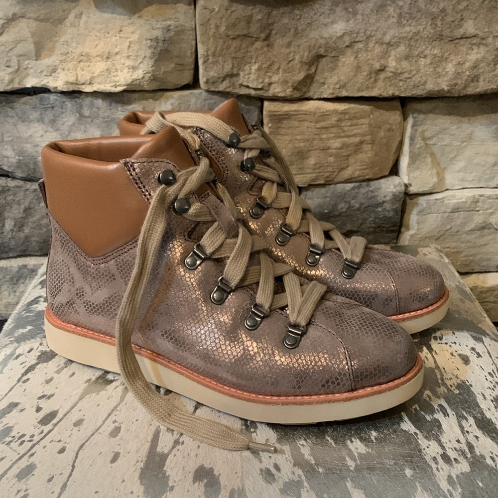 BIONICA Natick Taupe Snakeskin Metallic Hiking Boots 7.5 - Picture 10 of 10